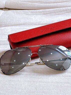 90% NEW GUESS SUNGLASSES, WITH CASE